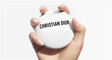 【DIOR】 ディオールの新スキンケア アクセサリー 肌荒れを防 